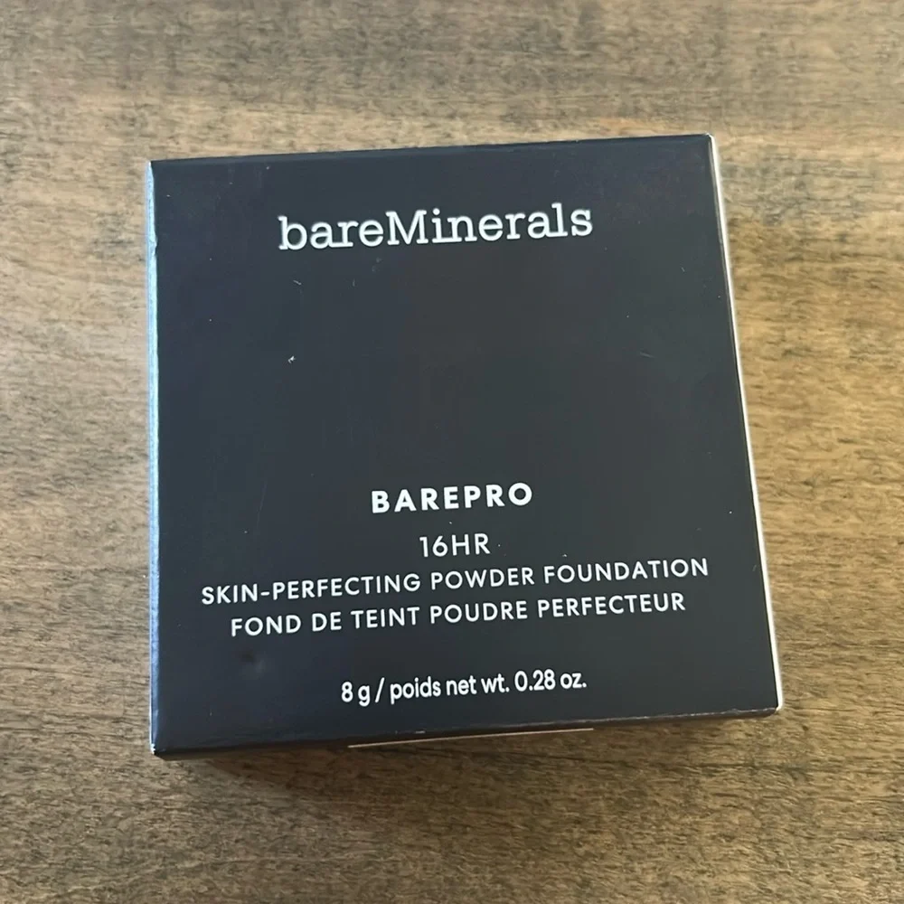 - bareMinerals BAREPRO Powder Foundation in shade:Medium Deep 40 cool